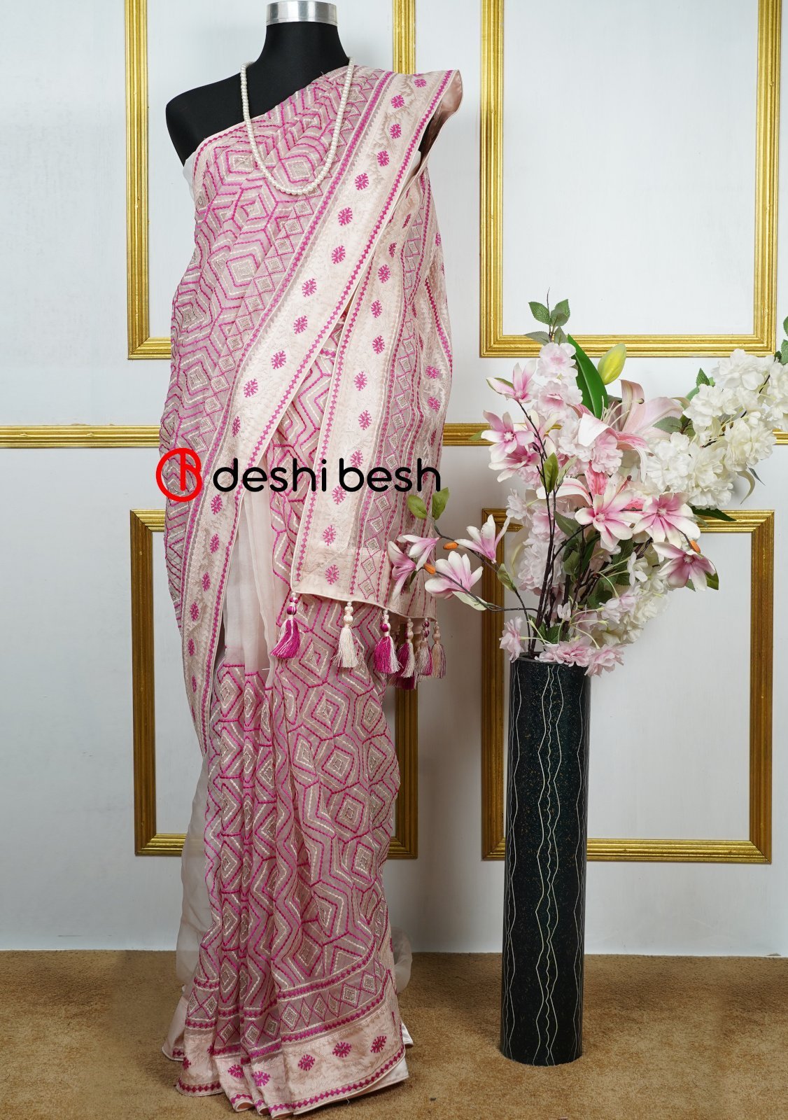 Exclusive Boutique Designer Muslin Saree: Deshi Besh.