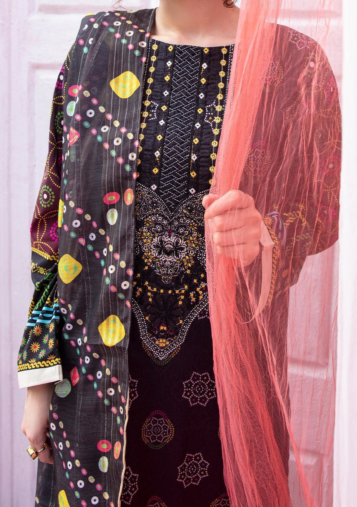 Gulljee Chunri Pakistani Embroidered Lawn - db22710