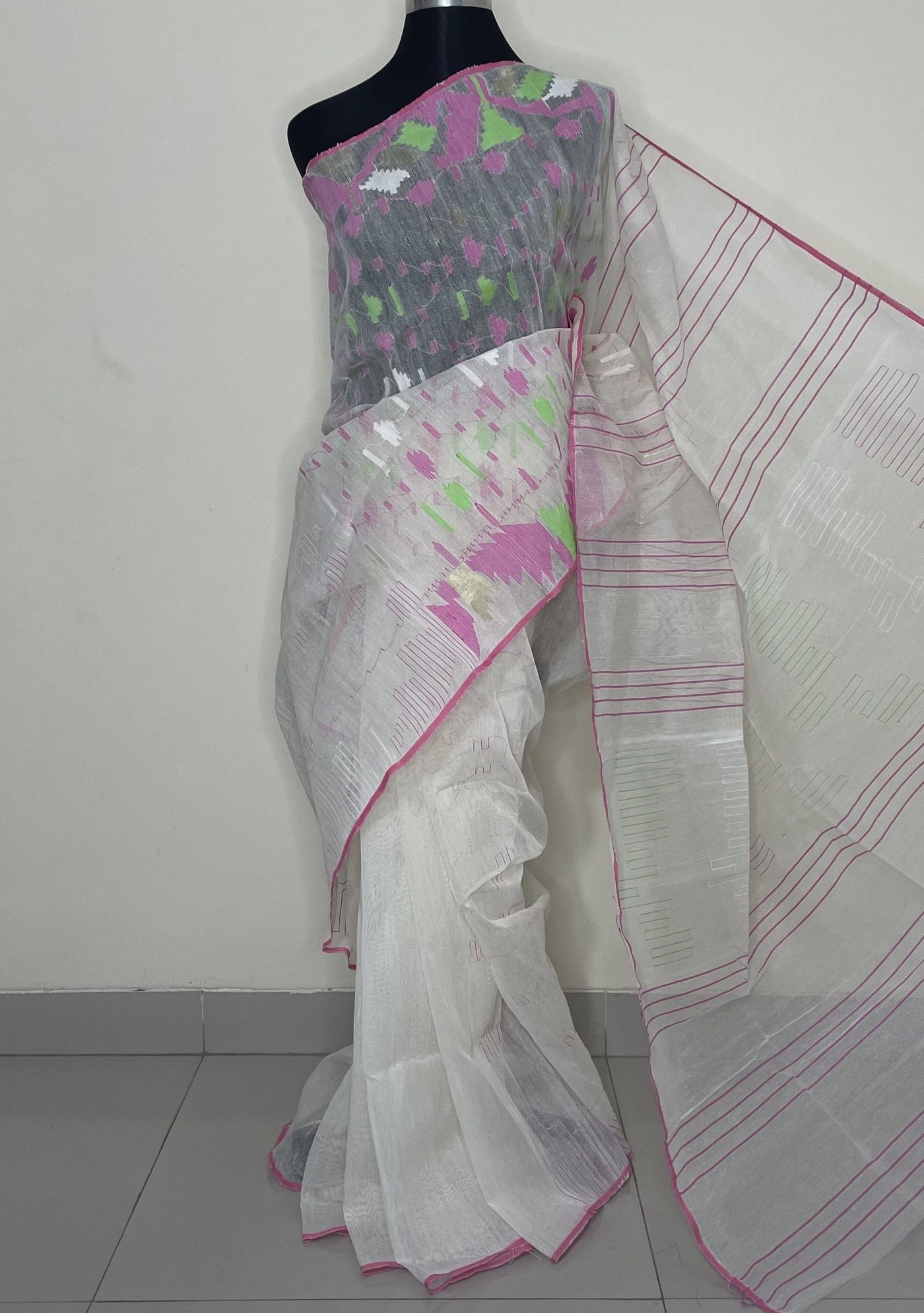 Traditional Handloom Dhakai Jamdani Saree: Deshi Besh.